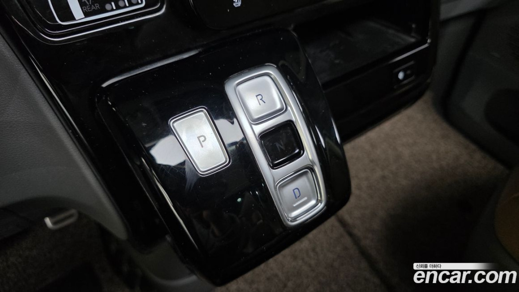 Hyundai Staria Lounge 9-Seater, 2022