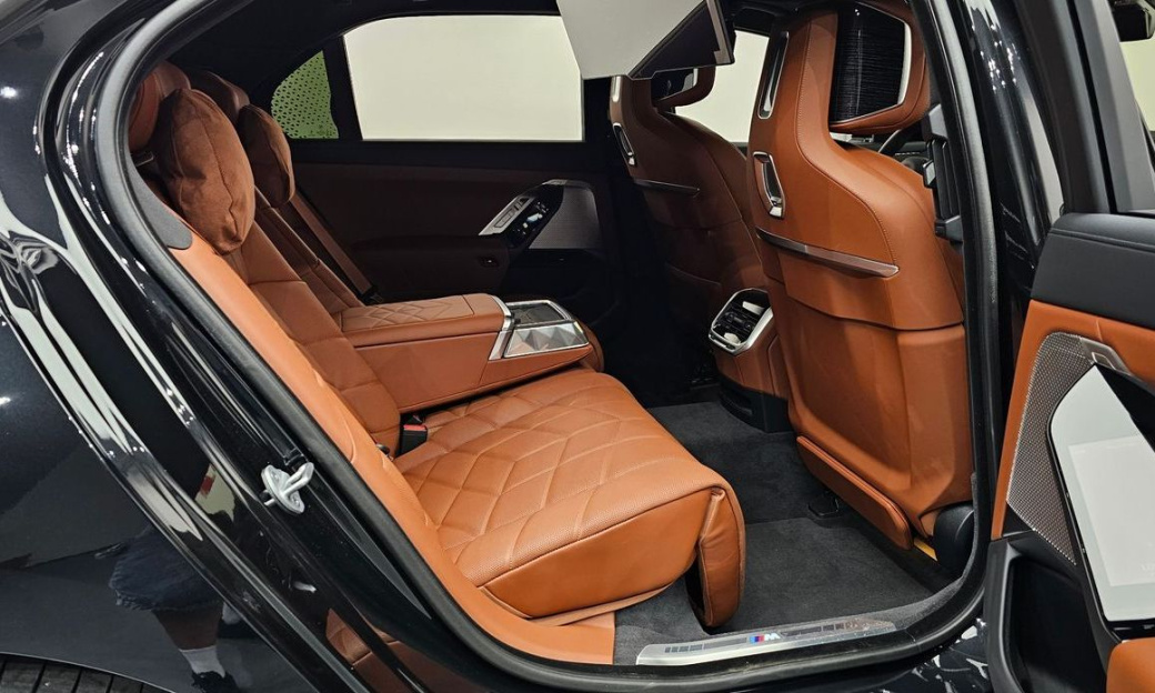 BMW 7-Series 740i xDrive M Sport, 2025