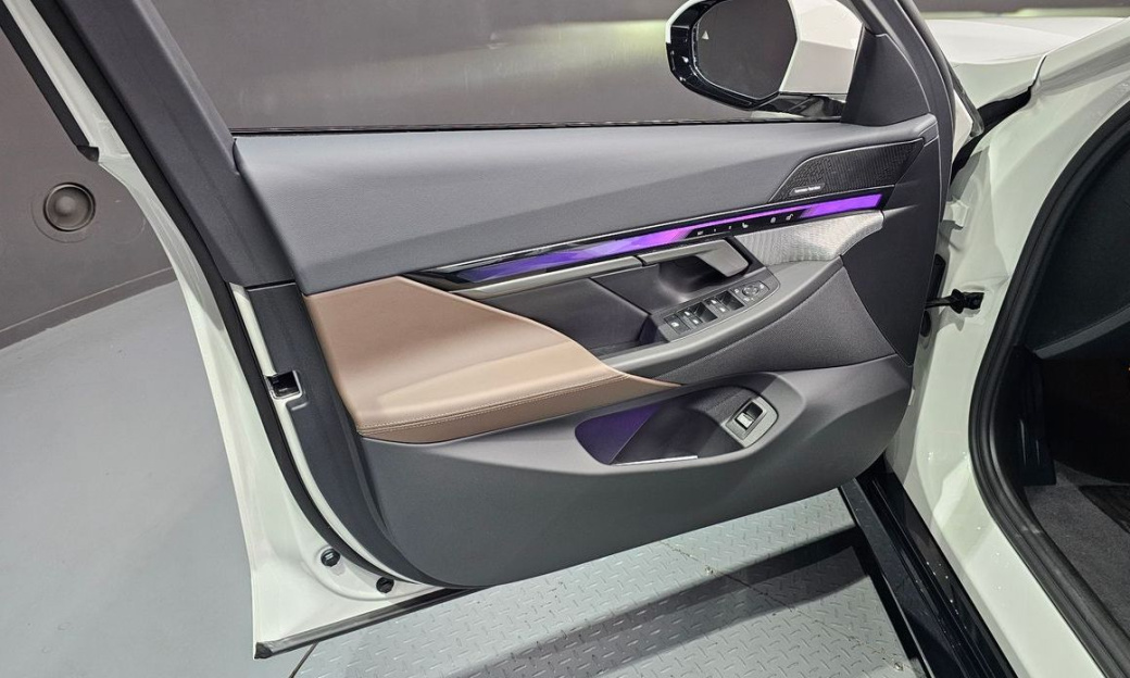 BMW 5-Series 520i M Sport, 2025