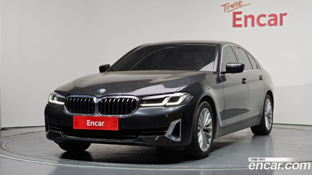 BMW 5-Series 530i Luxury, 2022