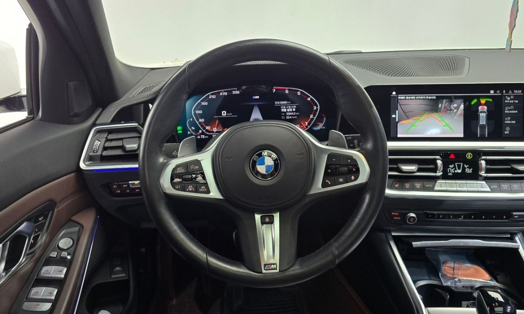 BMW 3-Series 320i Touring M Sports, 2022