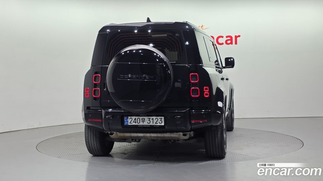Land Rover Defender 110 P300 X-Dynamic SE, 2024