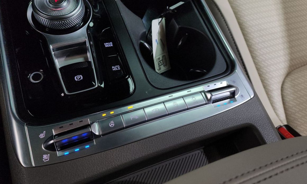 Kia Carnival 9-Seater Gravity, 2024