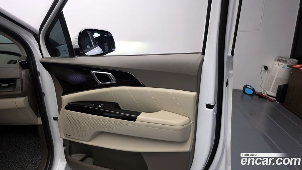 Kia Carnival 9-Seater Signature, 2023