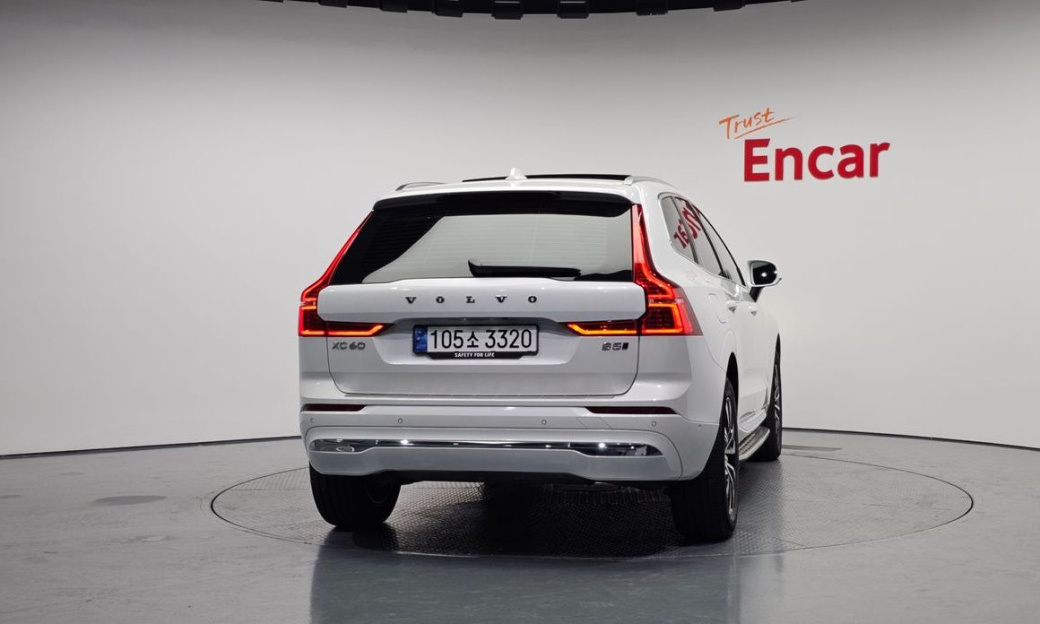 Volvo XC60 B5 Ultra Bright, 2025
