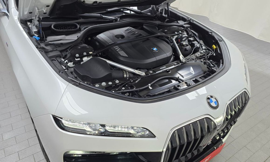 BMW 7-Series 740i xDrive M Sport, 2025
