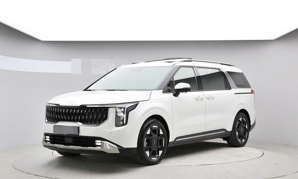 Kia Carnival 9-Seater Signature, 2024