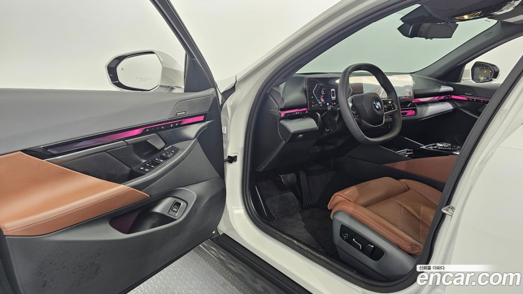 BMW 5-Series 530i xDrive, 2024