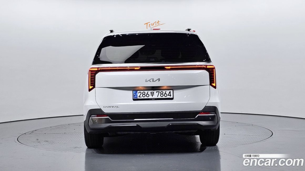 Kia Carnival 7-Seater Signature, 2024
