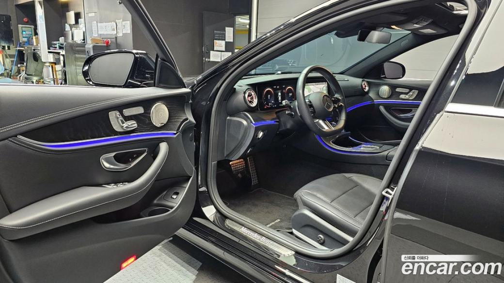 Mercedes-Benz E-Class E220d 4MATIC AMG Line, 2023
