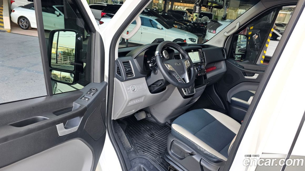 Hyundai Solati 15-seater, 2024