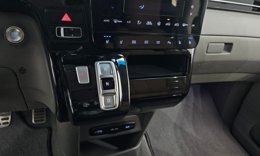 Hyundai Staria 2WD Camping Car, 2024