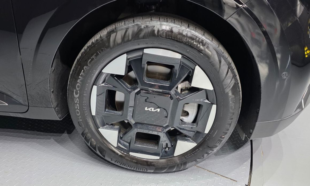 Kia Carnival 9-Seater Signature, 2025