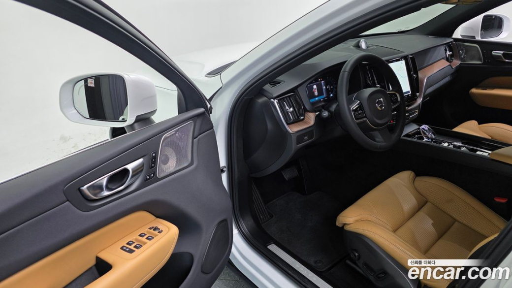 Volvo XC60 B5 Ultimate Bright, 2024