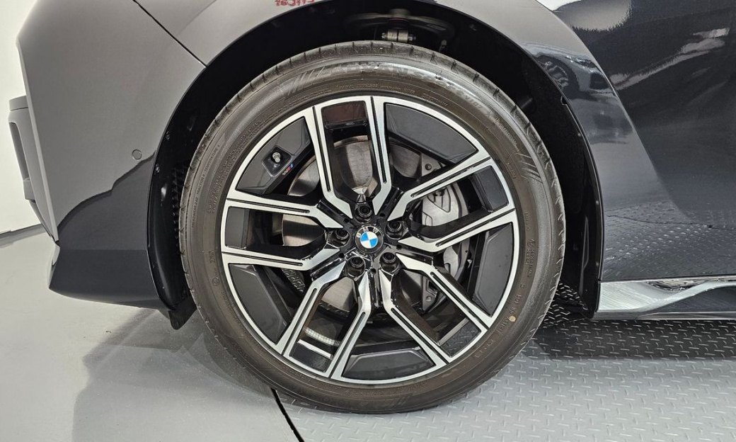 BMW 7-Series 740i xDrive M Sport, 2025