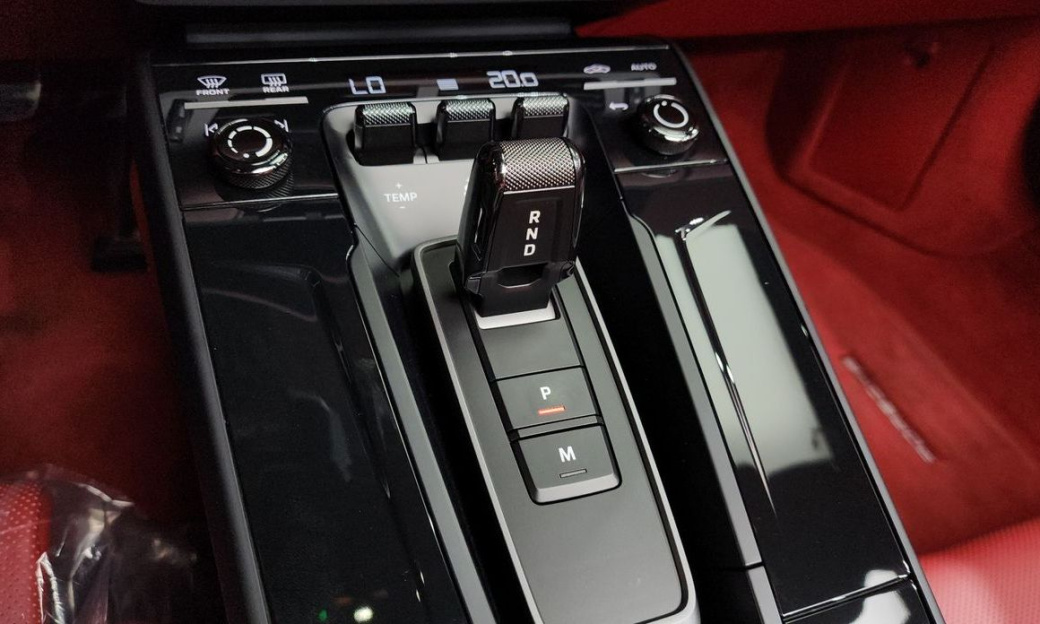 Porsche 911 Carrera GTS Cabriolet, 2025