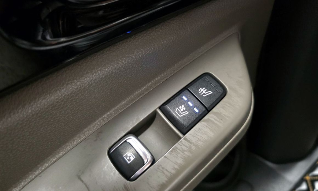 Kia Carnival 9-Seater Gravity, 2024