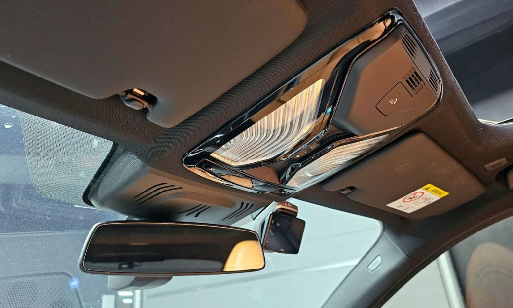 BMW 3-Series 320i M Sport, 2025