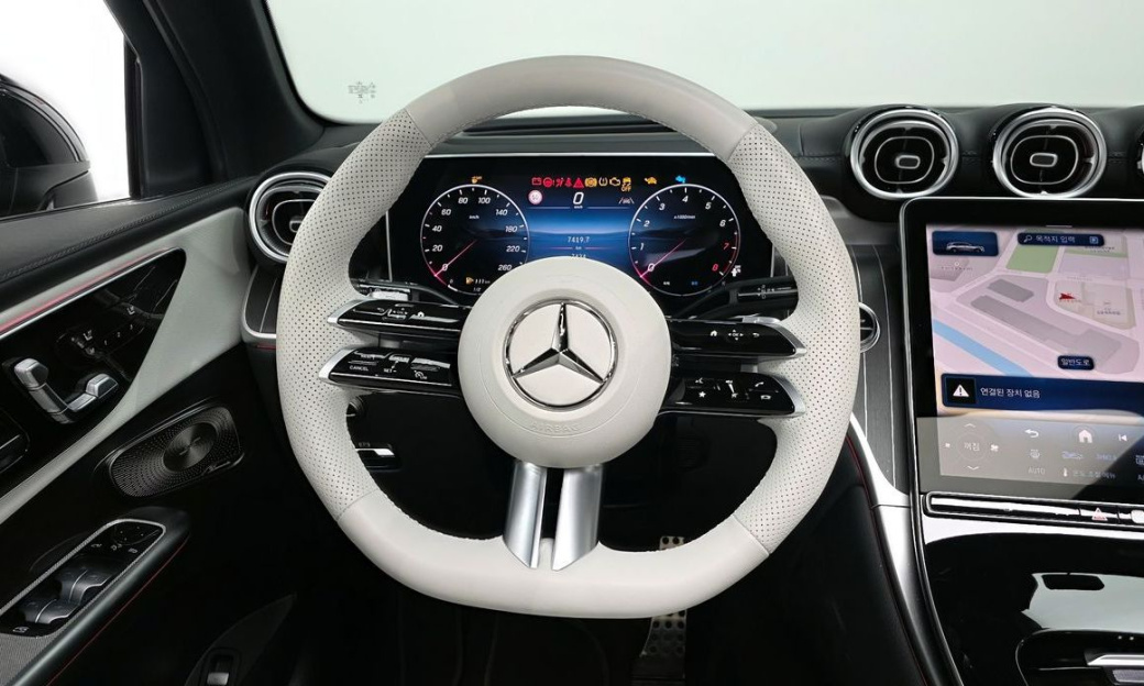 Mercedes-Benz GLC-Class GLC300 4MATIC AMG Line, 2025