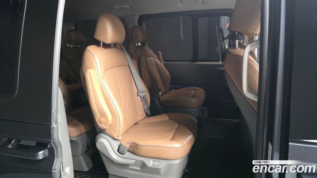 Hyundai Staria Lounge 9-Seater, 2022