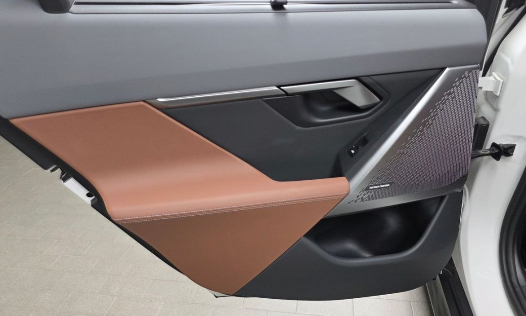 BMW 5-Series 530i xDrive, 2024