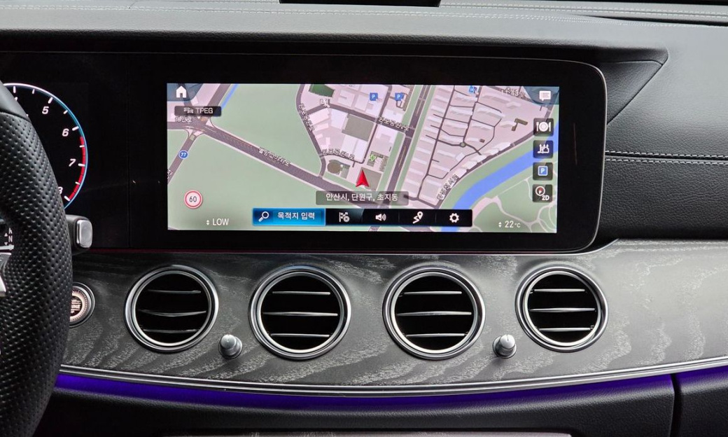 Mercedes-Benz E-Class E350 4MATIC AMG Line, 2022