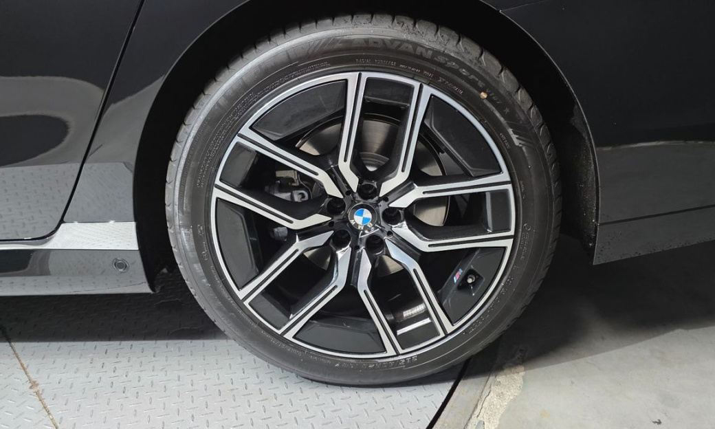 BMW 7-Series 740i xDrive M Sport, 2025