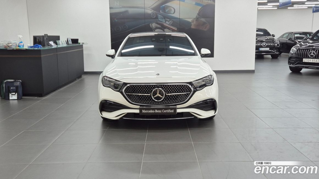 Mercedes-Benz E-Class E300 4MATIC AMG Line, 2025