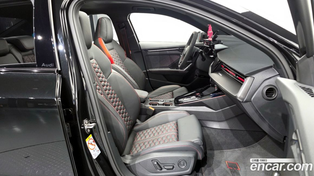 Audi RS3 2.5 TFSI Quattro Carbon Edition, 2025