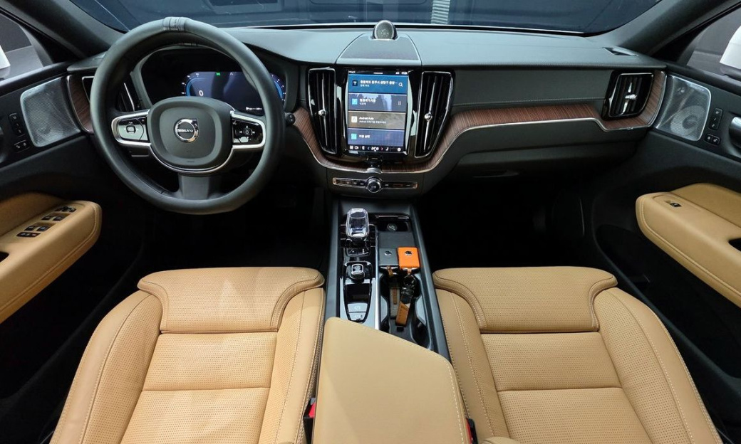 Volvo XC60 B5 Ultra Bright, 2025