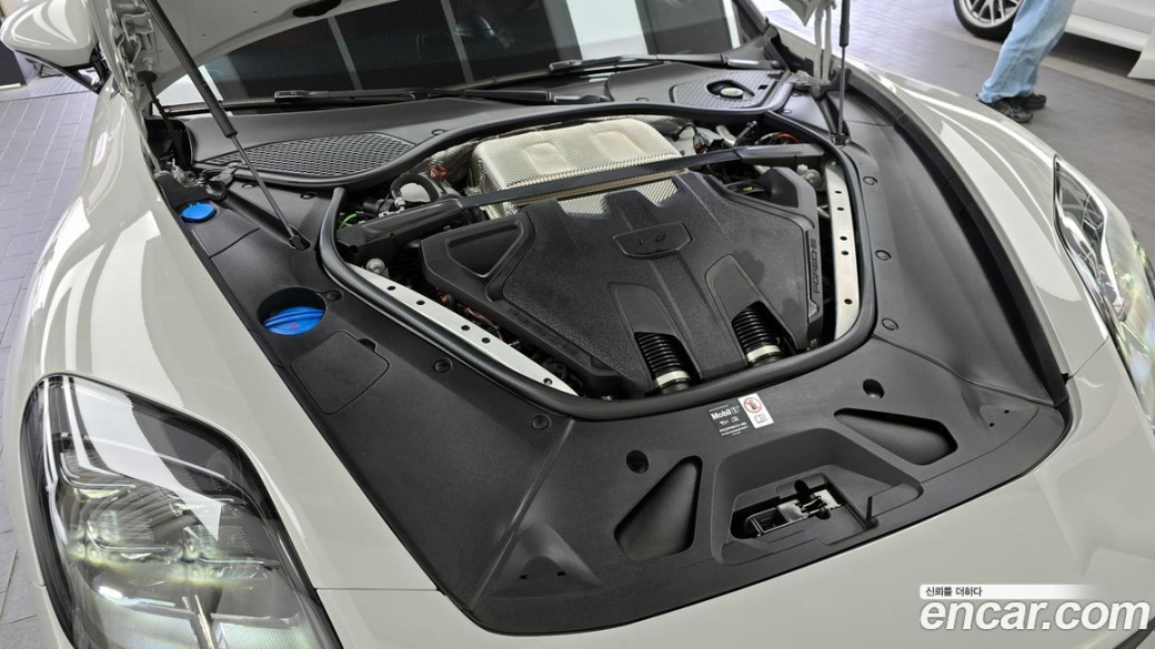 Porsche Panamera 4.0 GTS, 2025