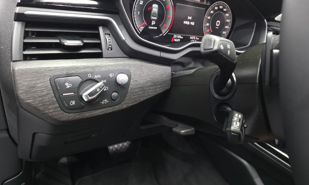 Audi A4 40 TFSI Premium, 2023
