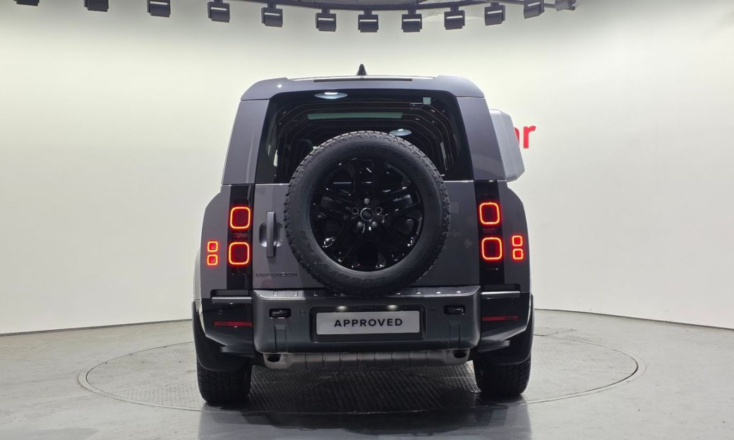 Land Rover Defender 130 P400 Outbound, 2024