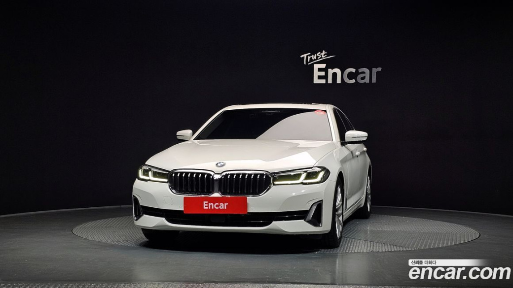 BMW 5-Series 520i Luxury, 2023