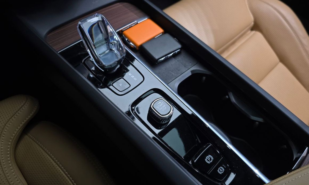 Volvo XC60 B5 Ultimate Bright, 2023