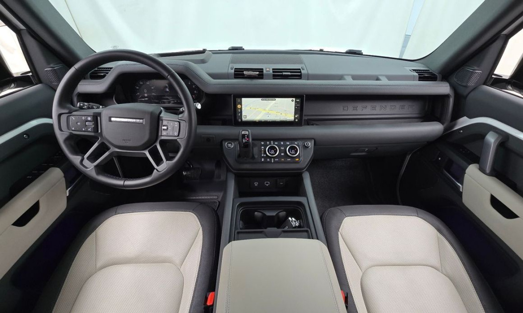 Land Rover Defender 110 P300 X-Dynamic SE, 2024