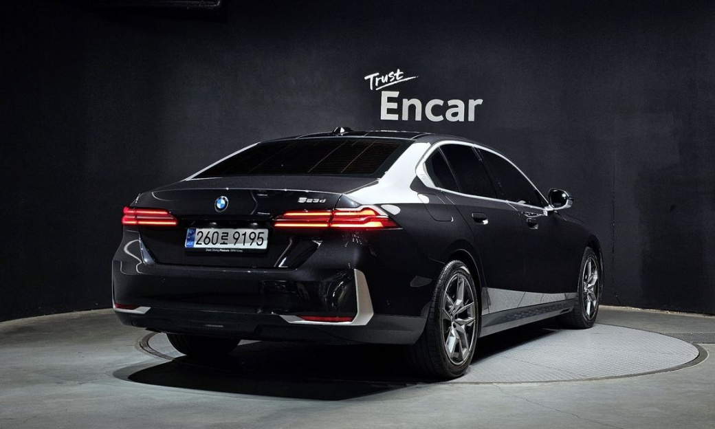 BMW 5-Series 523d, 2025