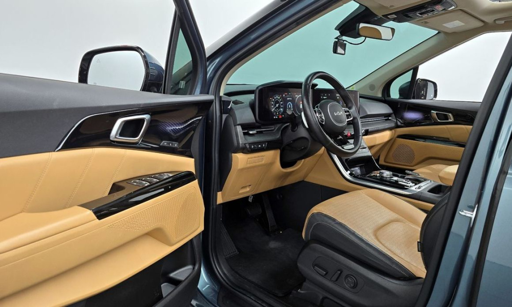 Kia Carnival 9-Seater Signature, 2023