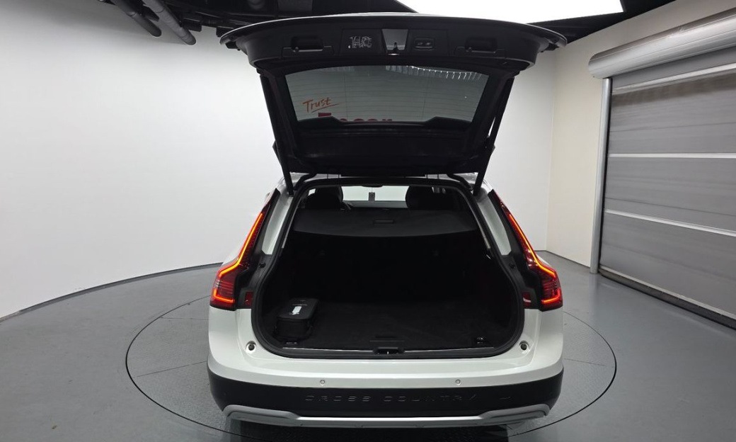 Volvo V90 B5 Plus AWD, 2025