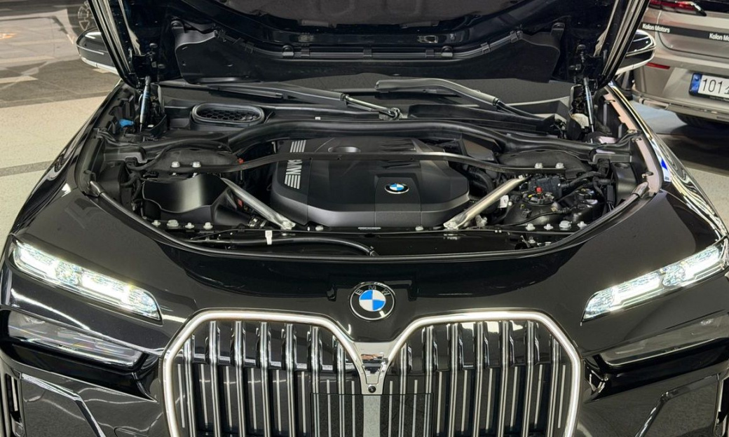 BMW 7-Series 740i xDrive M Sport, 2025