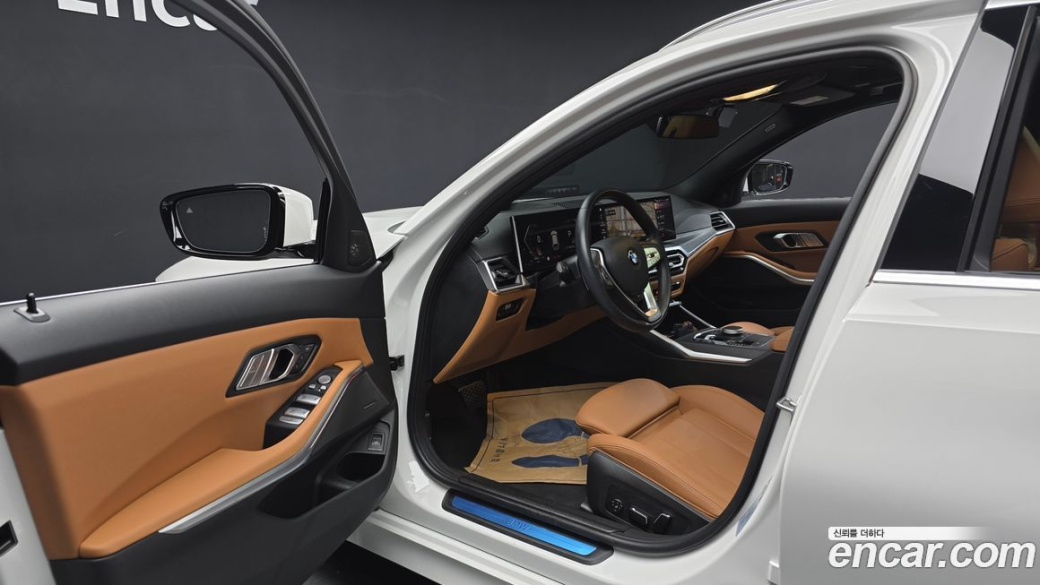 BMW 3-Series 320i Touring, 2024