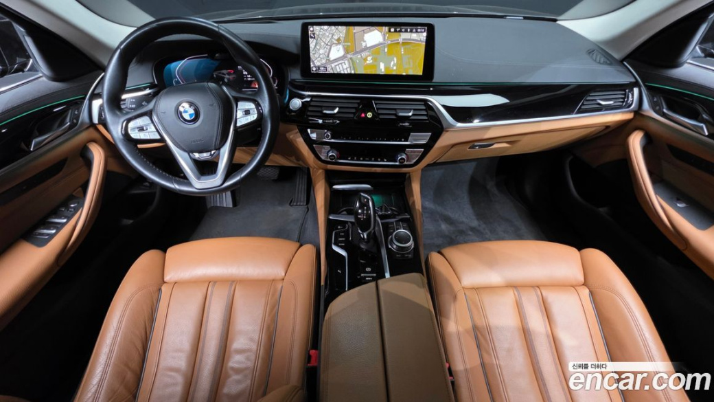 BMW 5-Series 520i Luxury, 2022