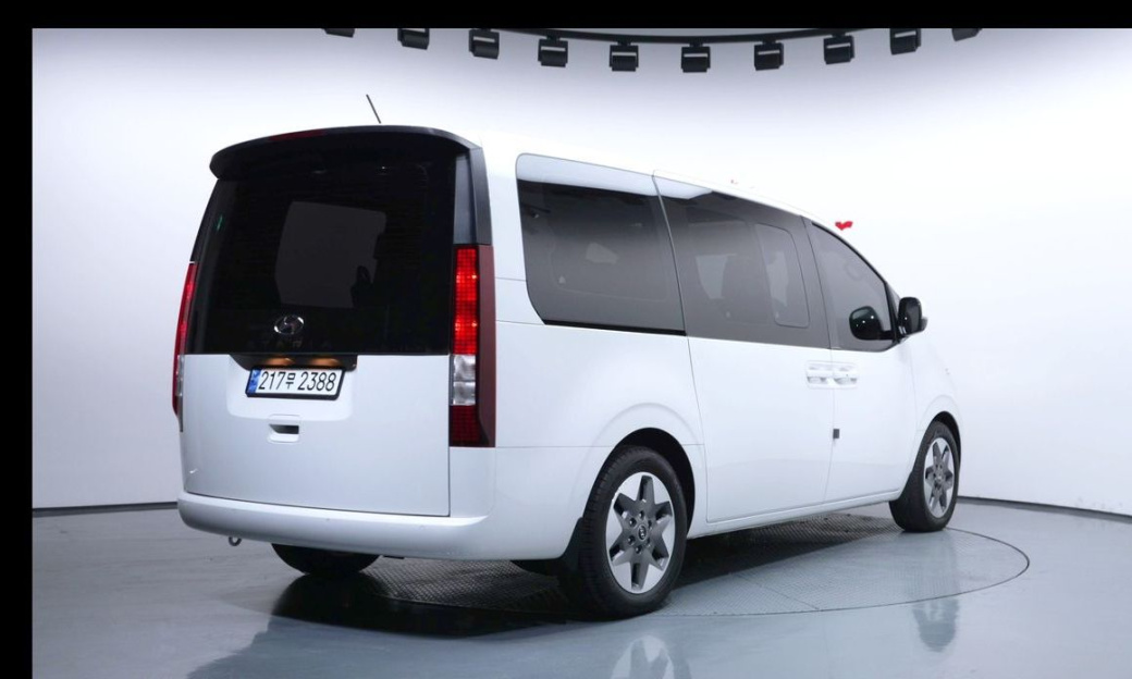 Hyundai Staria 4WD Tourer 9-Seater, 2024