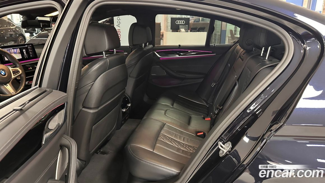 BMW 5-Series 530i xDrive M Sport Package, 2023