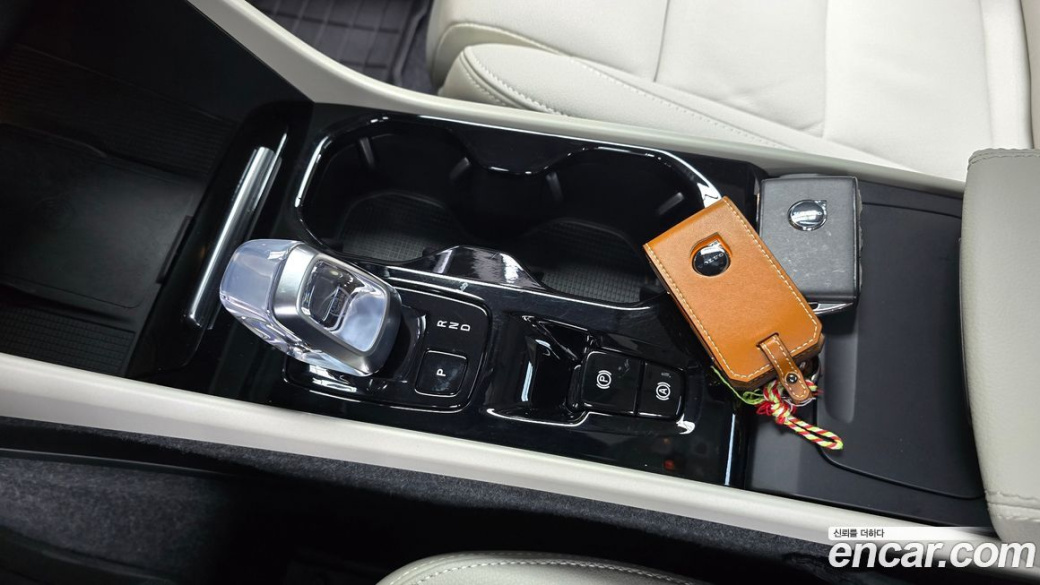 Volvo XC40 B4 Ultra Bright, 2025