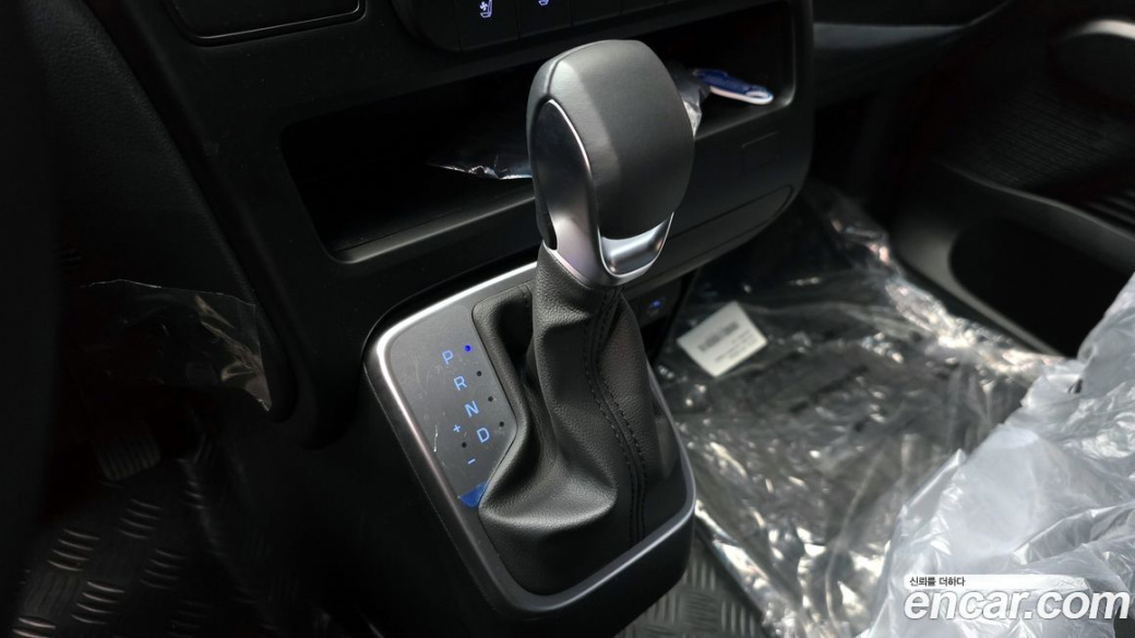 Hyundai Staria 4WD Tourer 11-Seater, 2025