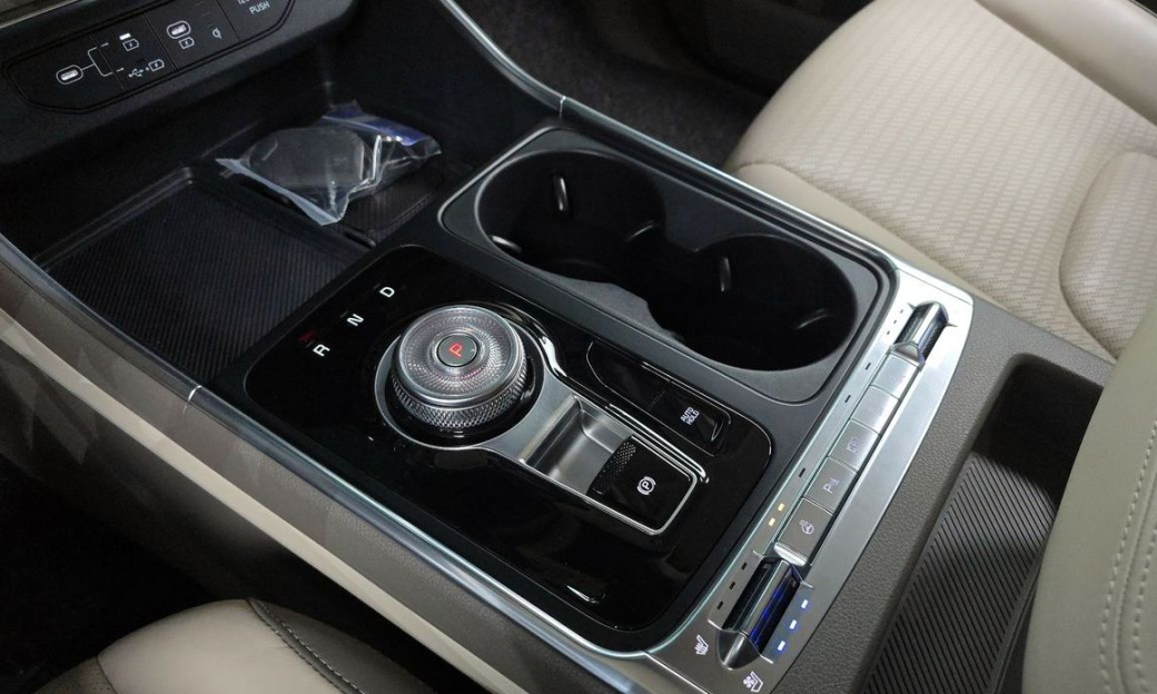 Kia Carnival 9-Seater Signature, 2025