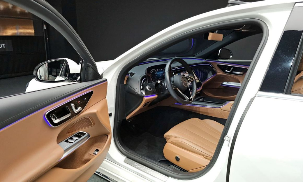 Mercedes-Benz E-Class E220d 4MATIC Exclusive, 2024