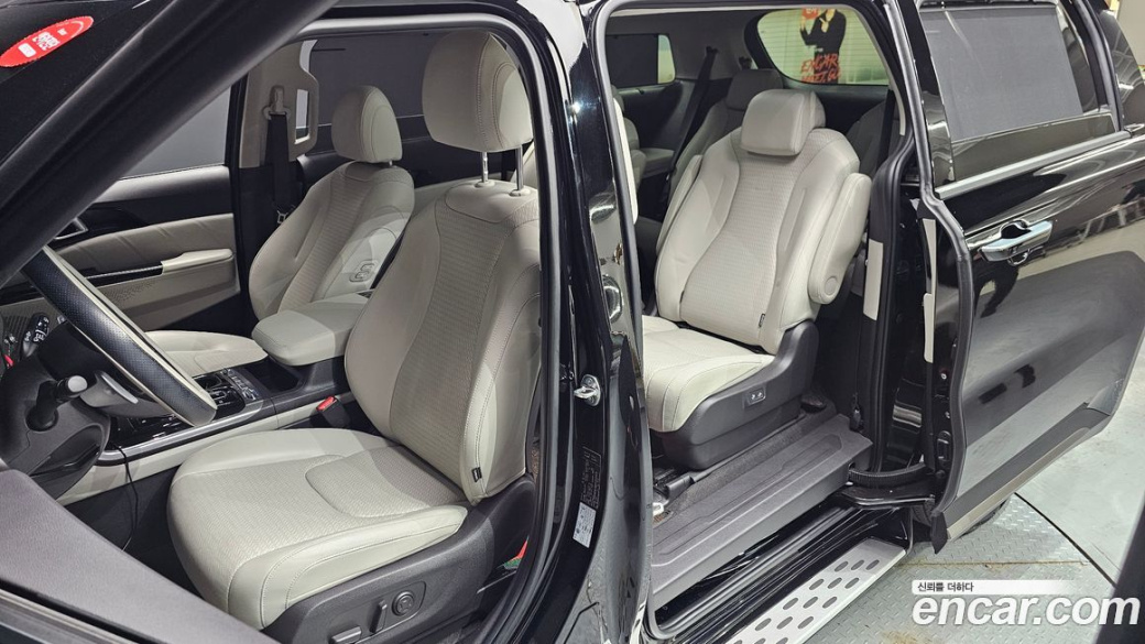 Kia Carnival 9-Seater Signature, 2023