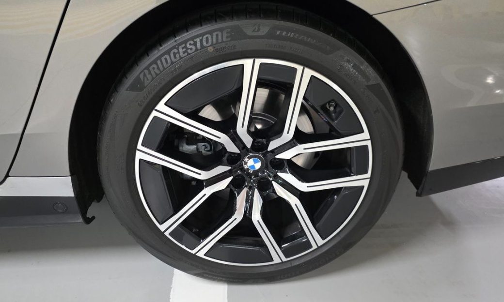 BMW 7-Series 740d xDrive M Sport, 2025